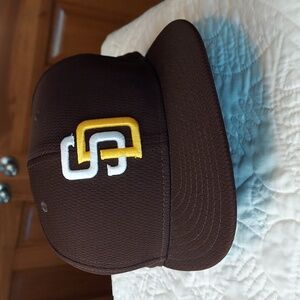 - New Era 59Fifty San Diego Padres MBL Gold & White Fitted Hat Size 7.5 Like New